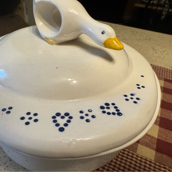 White Ceramic Goose-Handle Casserole Dish - Picture 2 of 3
